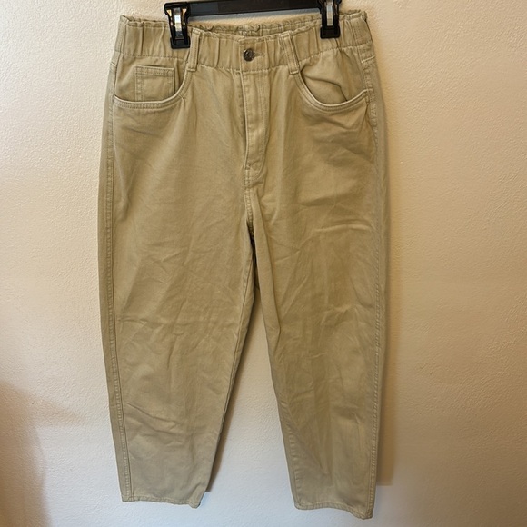 H&M Elastic Sinched Waisted Tan Cropped Straight Leg Pants Khaki Slacks Size 8 - Picture 5 of 10